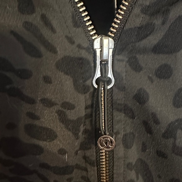 Lululemon Namaskar Hoodie
Animal Swirl Deep Coal Black / Black - Picture 2 of 12